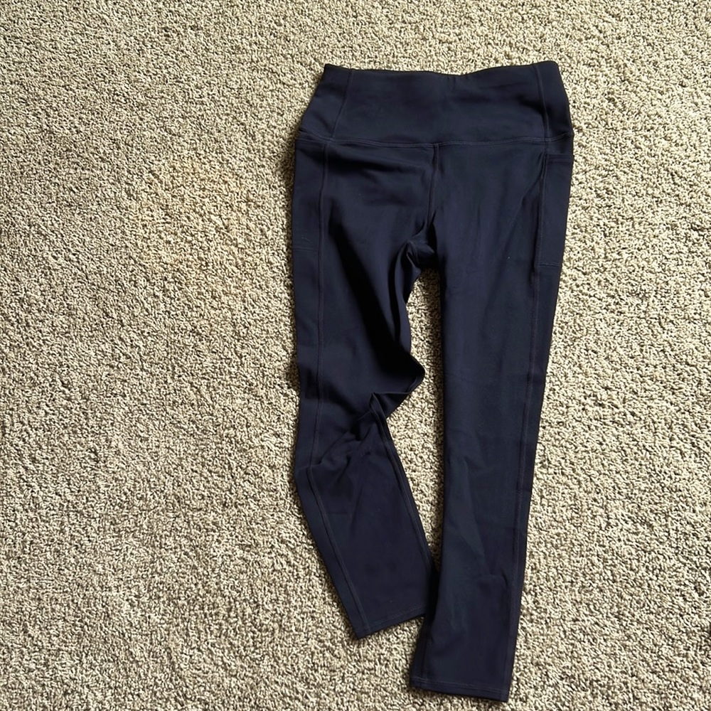 Sketchers black leggings w/side pockets. Size M